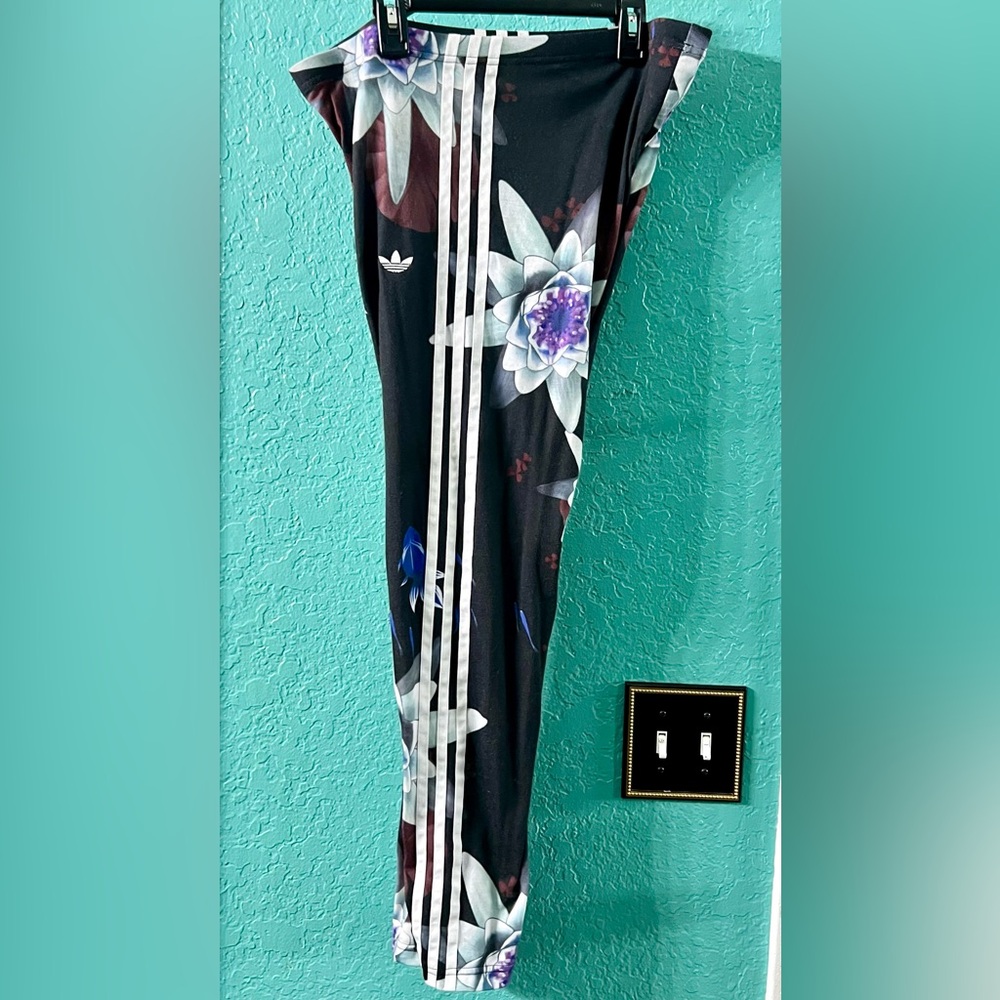 👑✅PRICE FIRM✅ RARE🔥Adidas Lotus Leggings - Picture 5 of 15